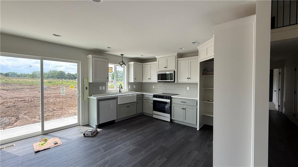 Photo 4 of 2200 SE Oak Ridge Drive