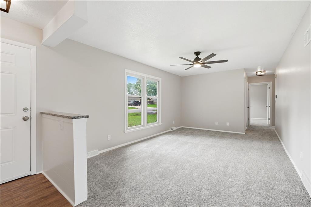 Photo 4 of 604 S Hickory Street