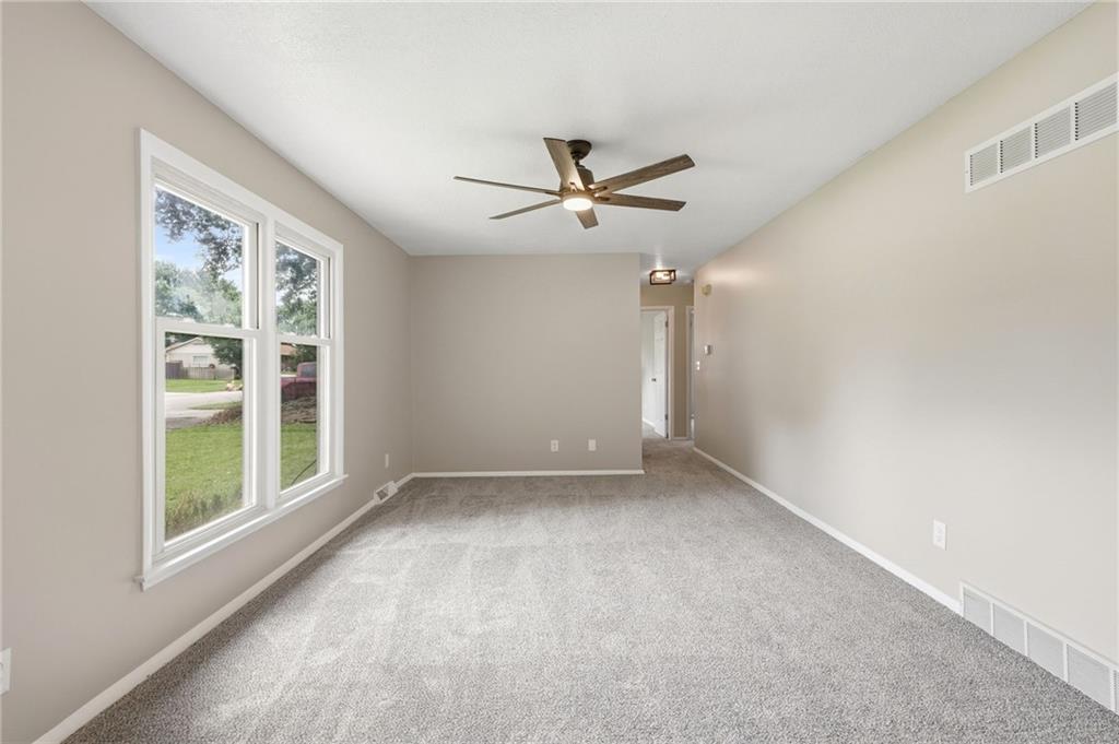 Photo 5 of 604 S Hickory Street