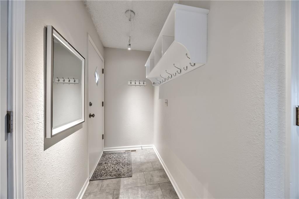 Photo 4 of 1421 E Mart-Way Circle #C