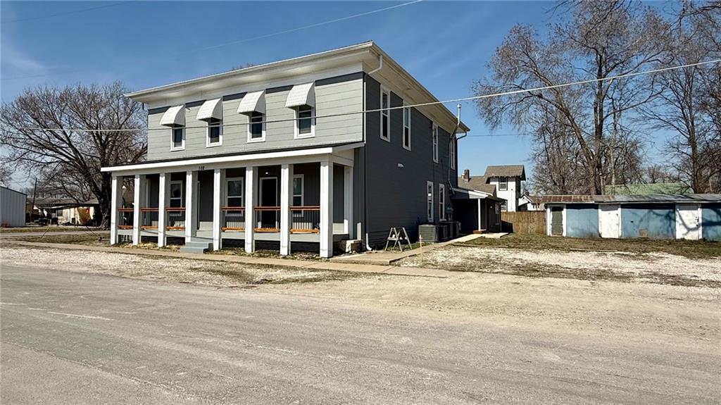 Photo of 102 E 3rd Street