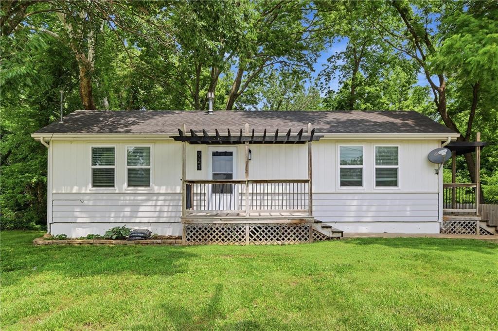 Photo of 921 E 4th Street
