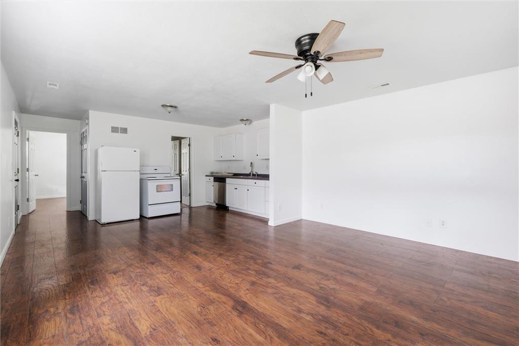 Photo 5 of 921 E 4th Street