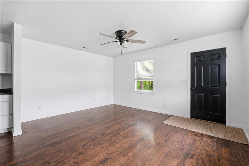 Photo 6 of 921 E 4th Street