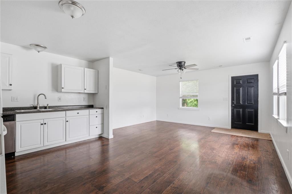 Photo 7 of 921 E 4th Street