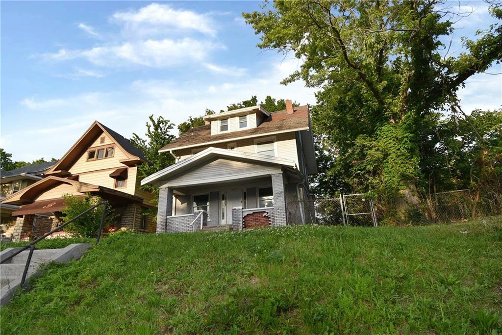 Photo 2 of 3733 Prospect Avenue