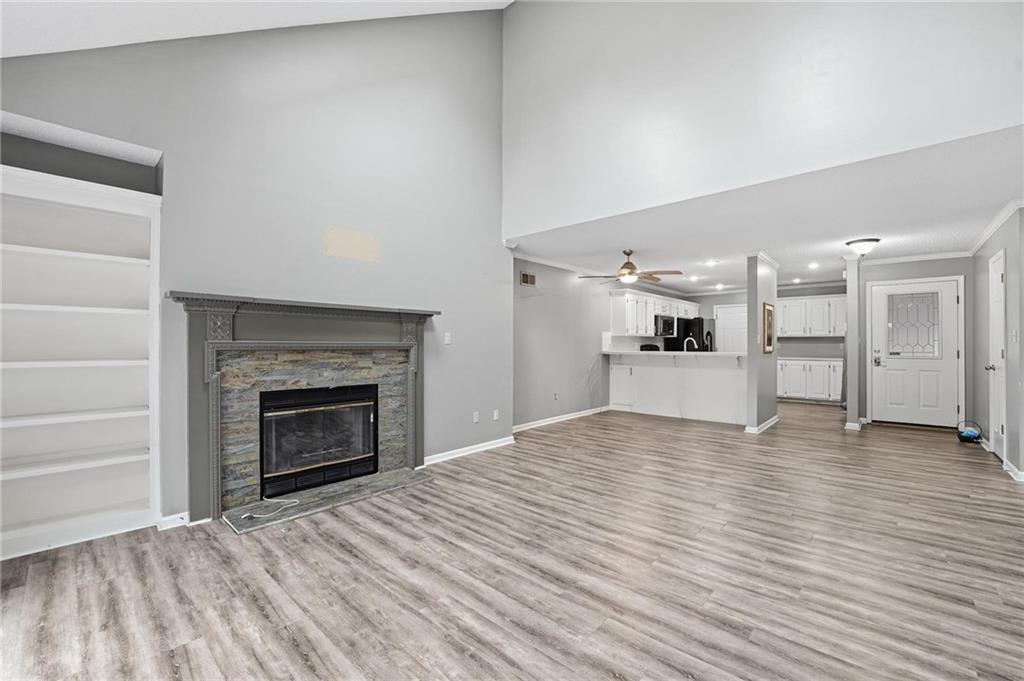 Photo 4 of 212 E Hansen Court