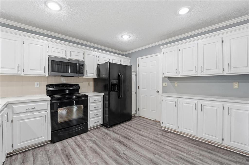 Photo 6 of 212 E Hansen Court