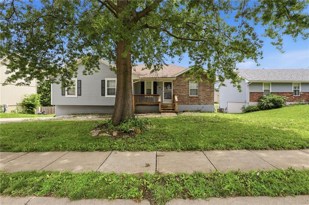 Photo of 901 SW Foxtail Drive