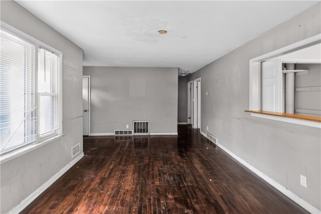 Photo 6 of 1322 E 82nd Street