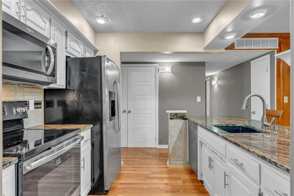 Photo 5 of 2904 Belle Haven Drive
