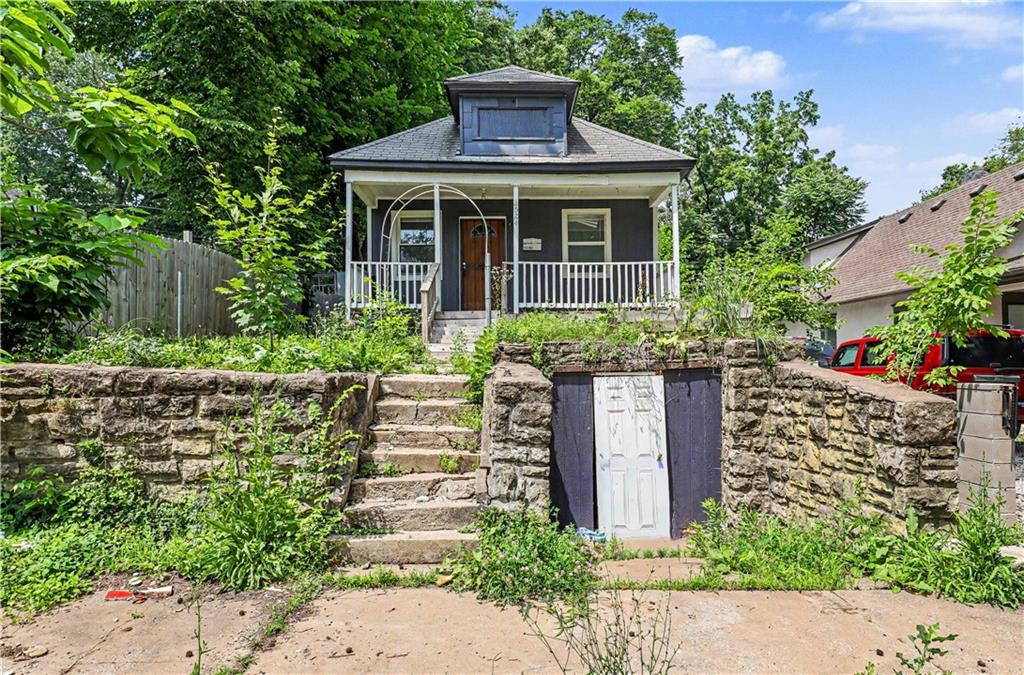 Photo 3 of 2524 Kensington Avenue