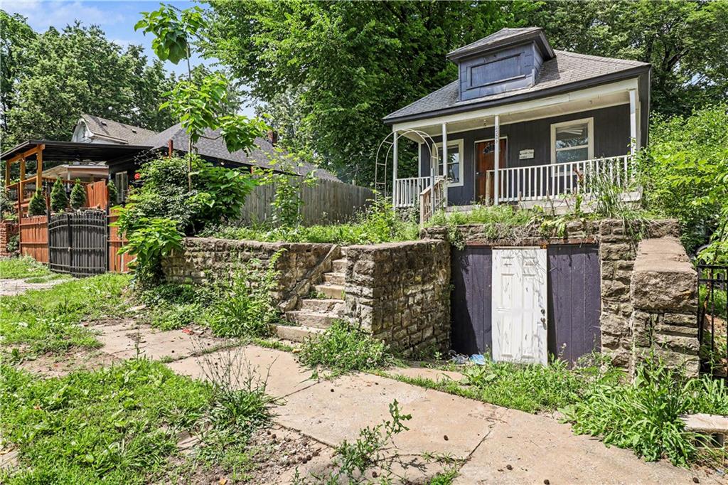 Photo 4 of 2524 Kensington Avenue