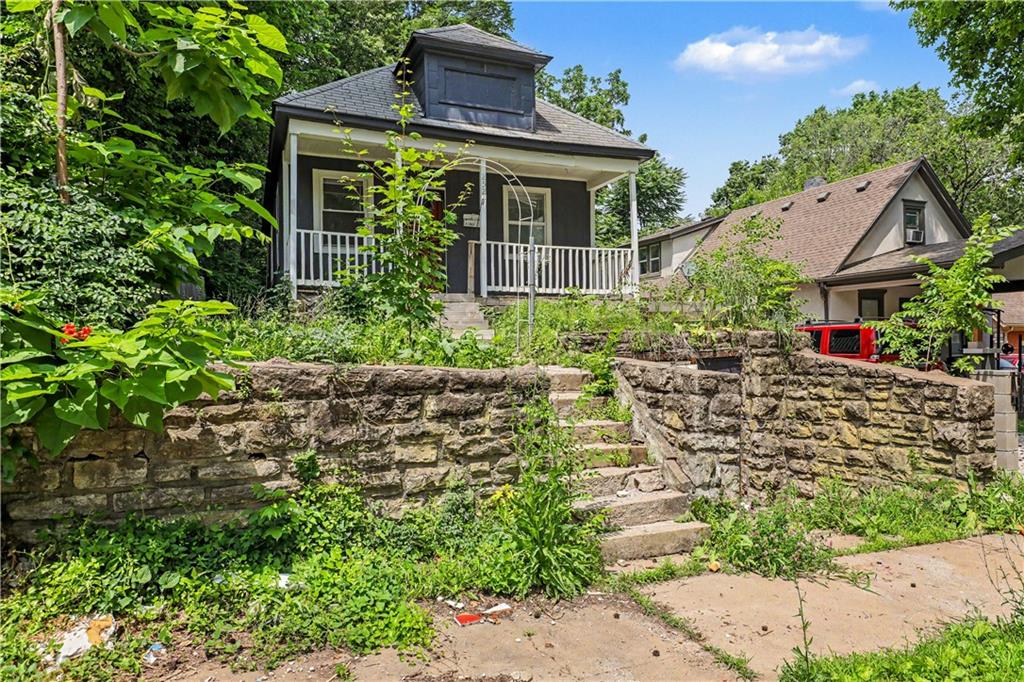 Photo 5 of 2524 Kensington Avenue