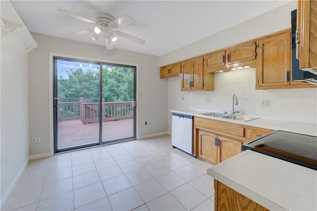 Photo 4 of 8635 N HULL Avenue