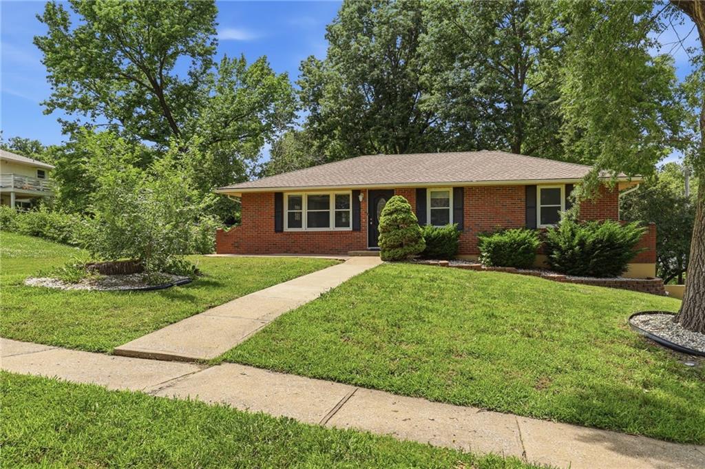Photo 3 of 8506 Maple Avenue