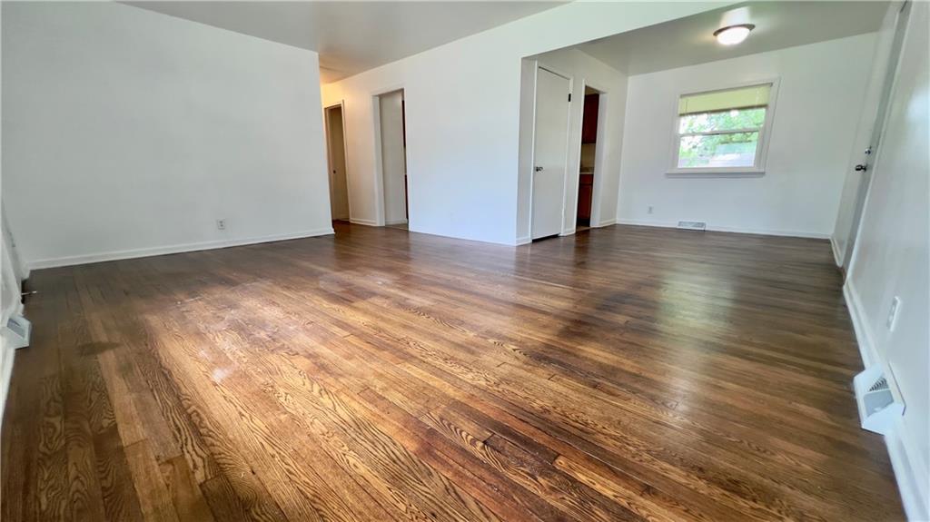 Photo 2 of 204 N Park Drive