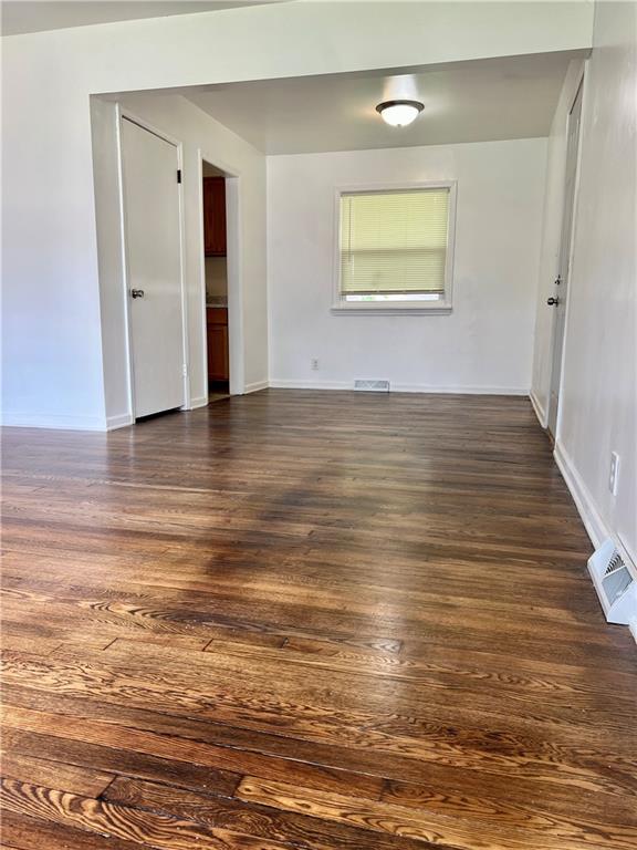 Photo 3 of 204 N Park Drive