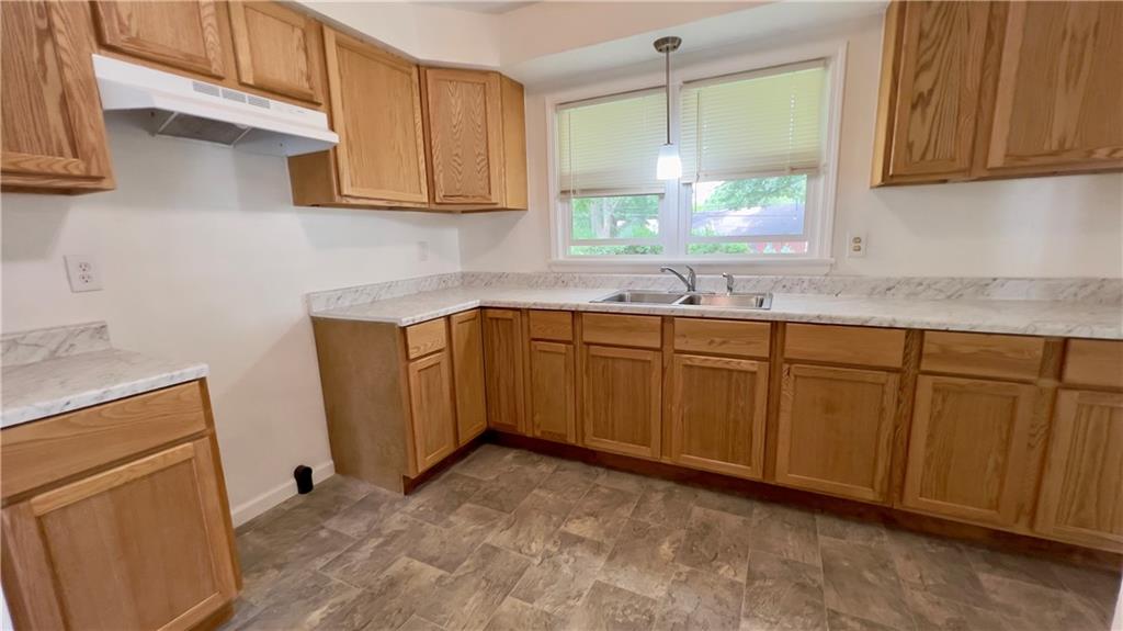 Photo 5 of 204 N Park Drive