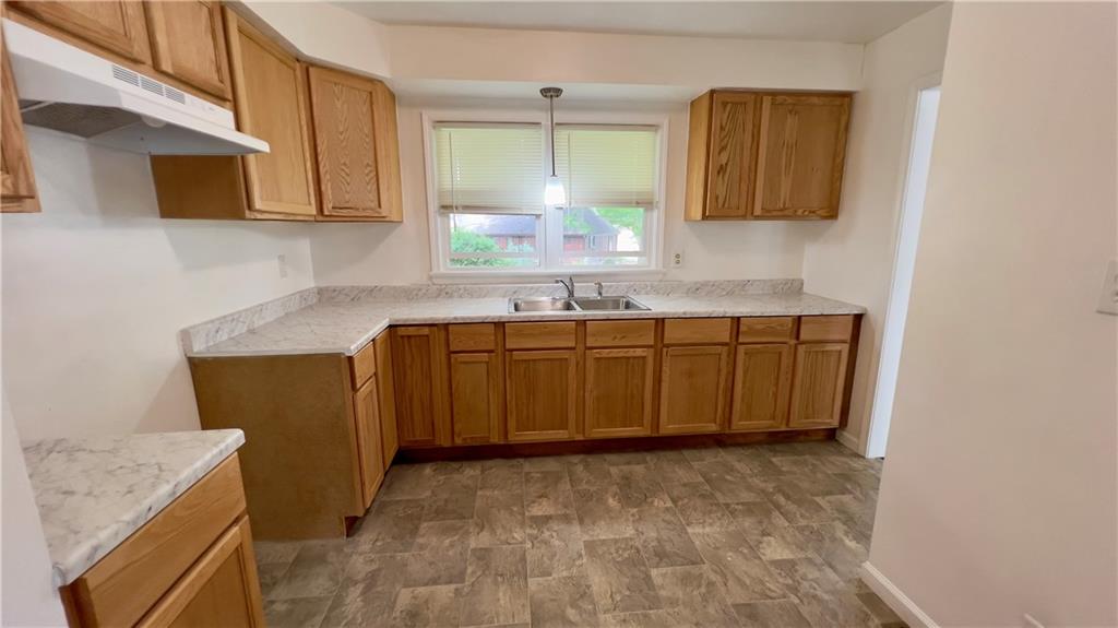 Photo 6 of 204 N Park Drive