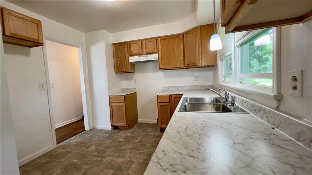 Photo 7 of 204 N Park Drive