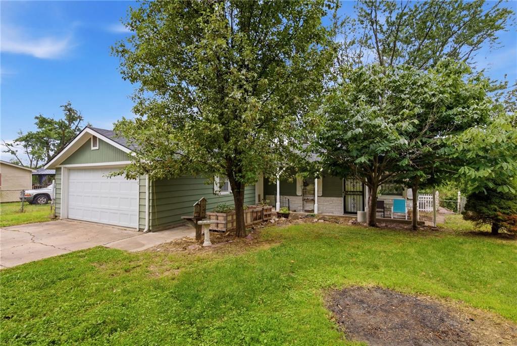 Photo 3 of 1046 S 79th Terrace