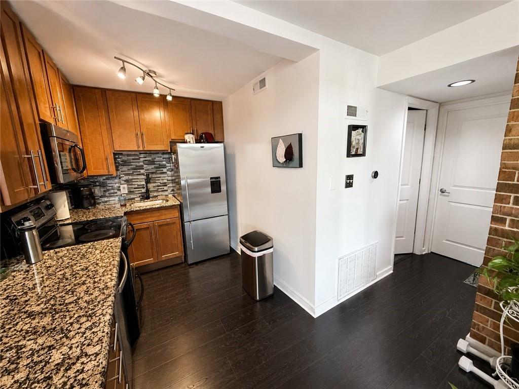 Photo 4 of 2933 Baltimore Avenue #302