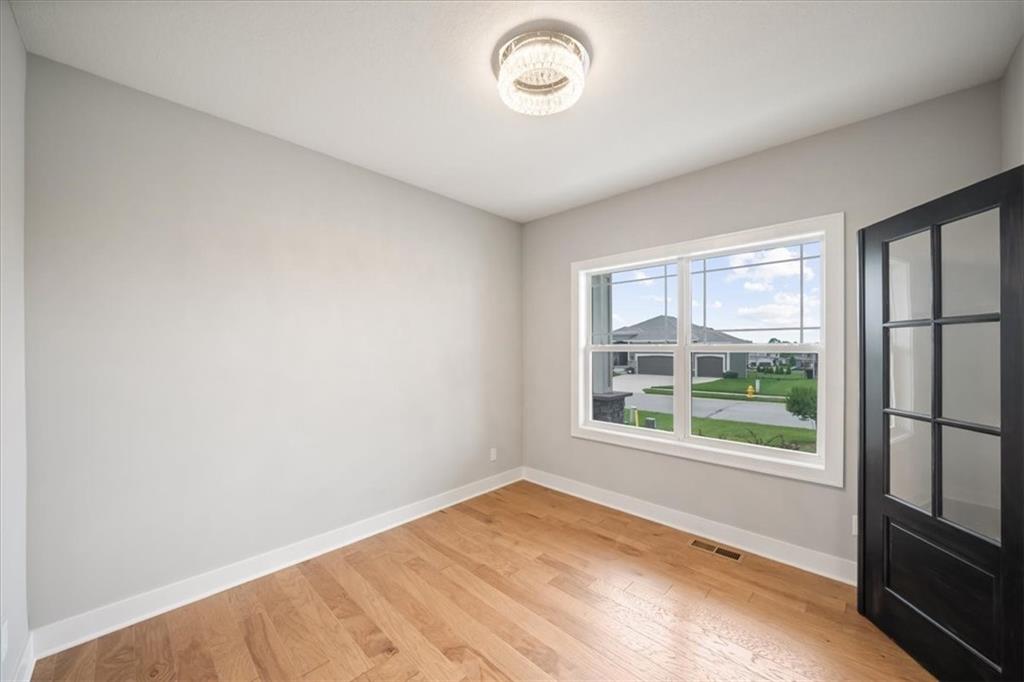 Photo 6 of 3101 SW Arbor Tree Drive