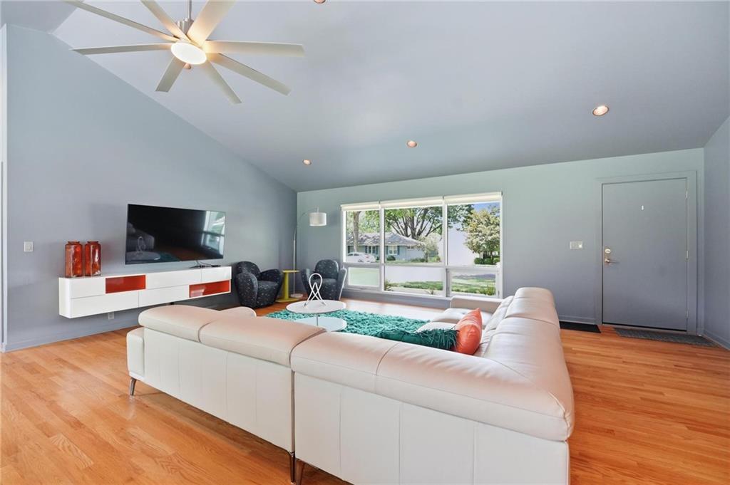 Photo 3 of 6723 W 66th Street