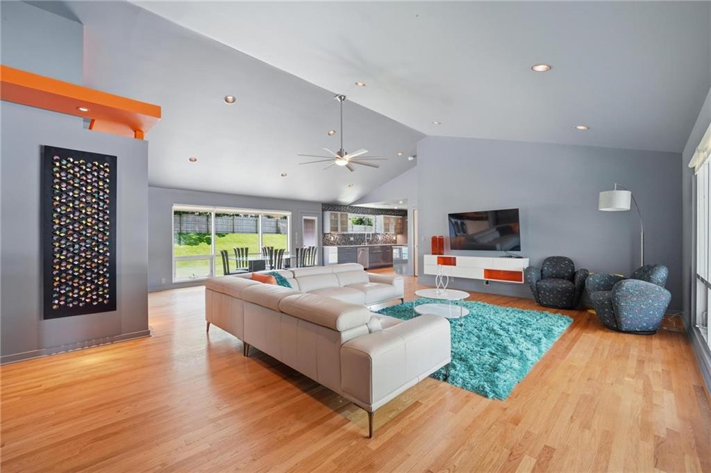 Photo 4 of 6723 W 66th Street