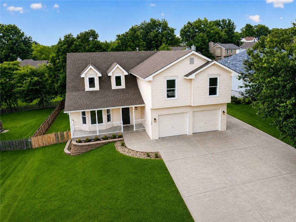 Photo 2 of 724 N Plum Rose Drive