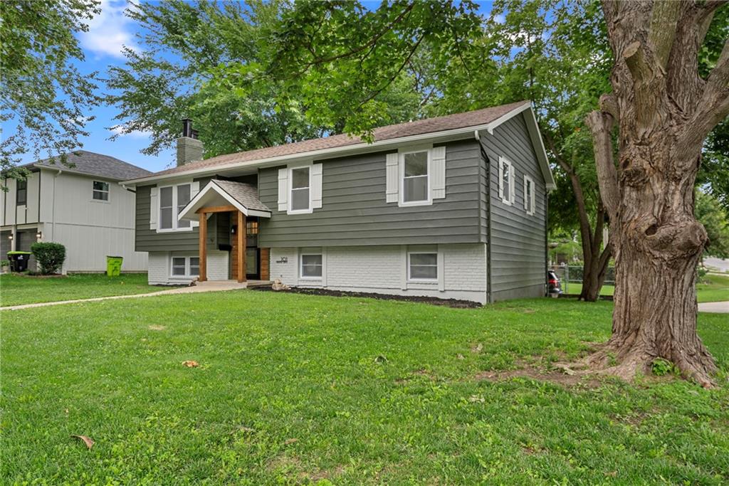 Photo 2 of 101 Manor Drive