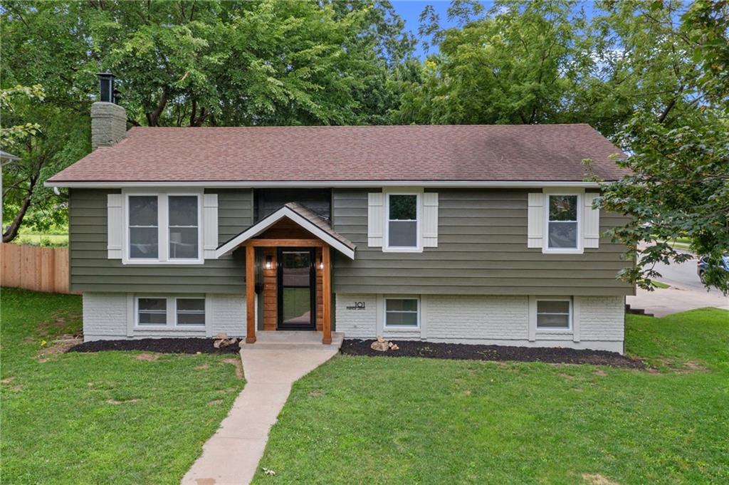 Photo 4 of 101 Manor Drive