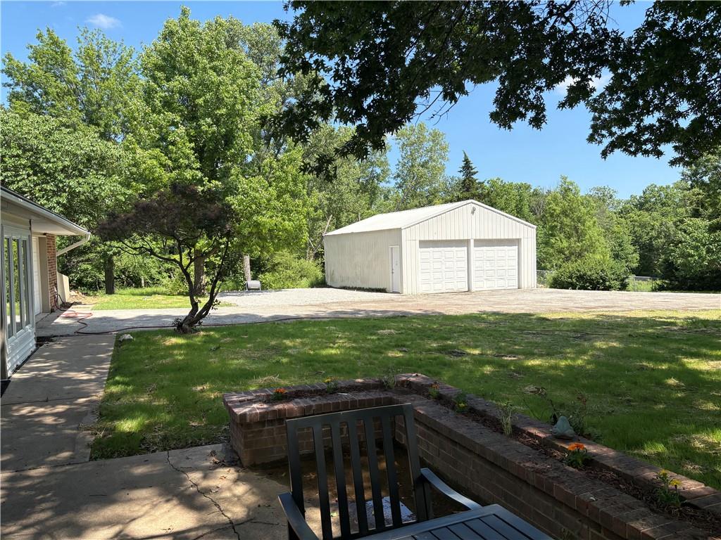 Photo 2 of 10023 S Munro Road
