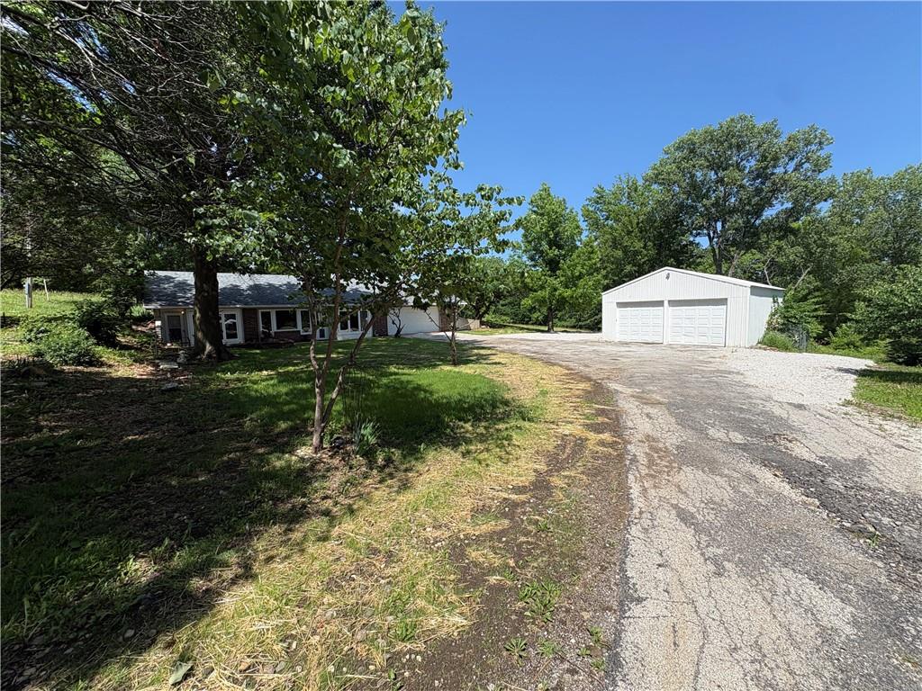 Photo 3 of 10023 S Munro Road