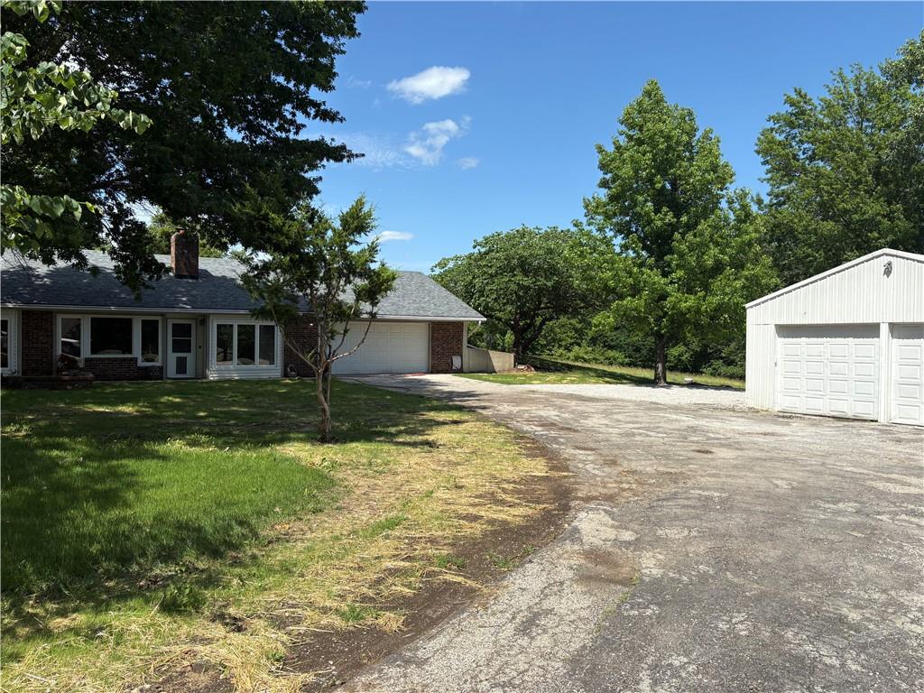 Photo 4 of 10023 S Munro Road