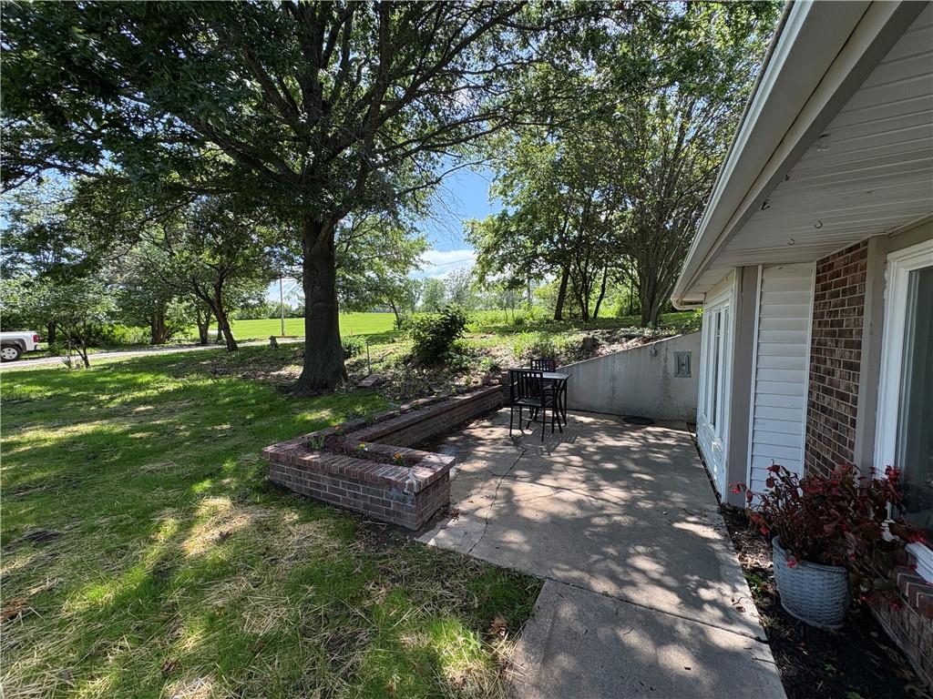 Photo 5 of 10023 S Munro Road
