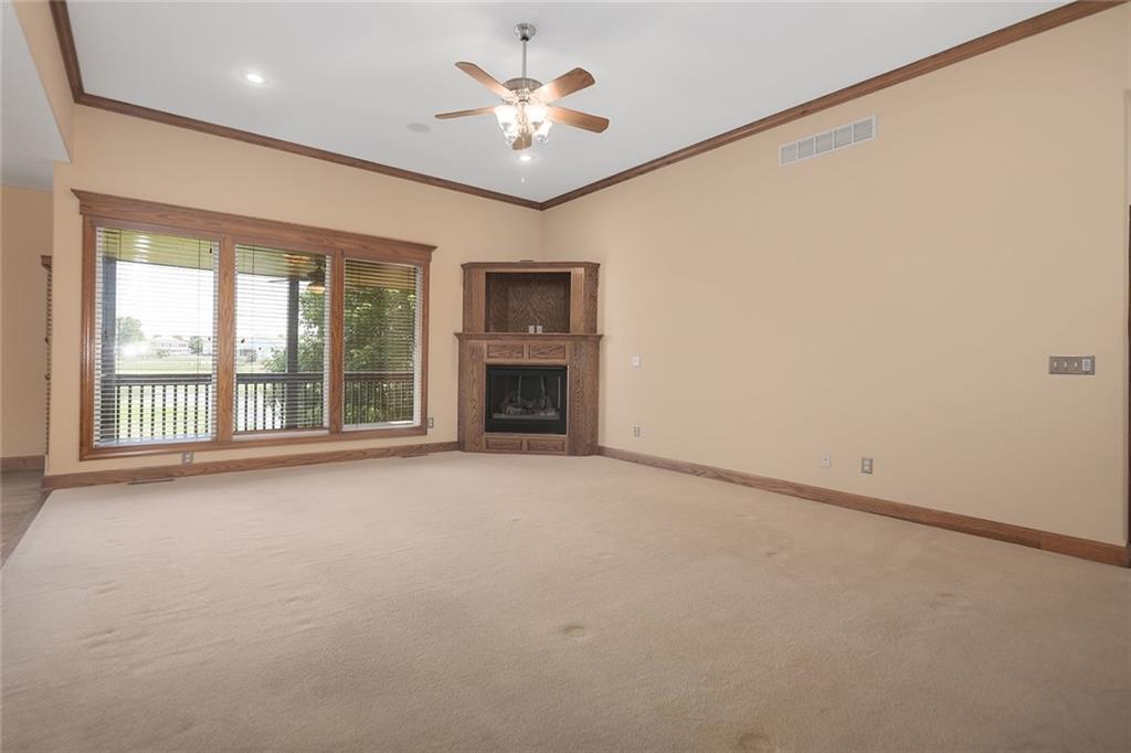 Photo 4 of 413 SE Stillwater Drive