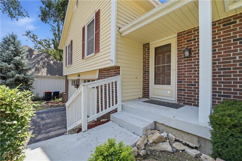 Photo 5 of 10230 Oakmont Circle