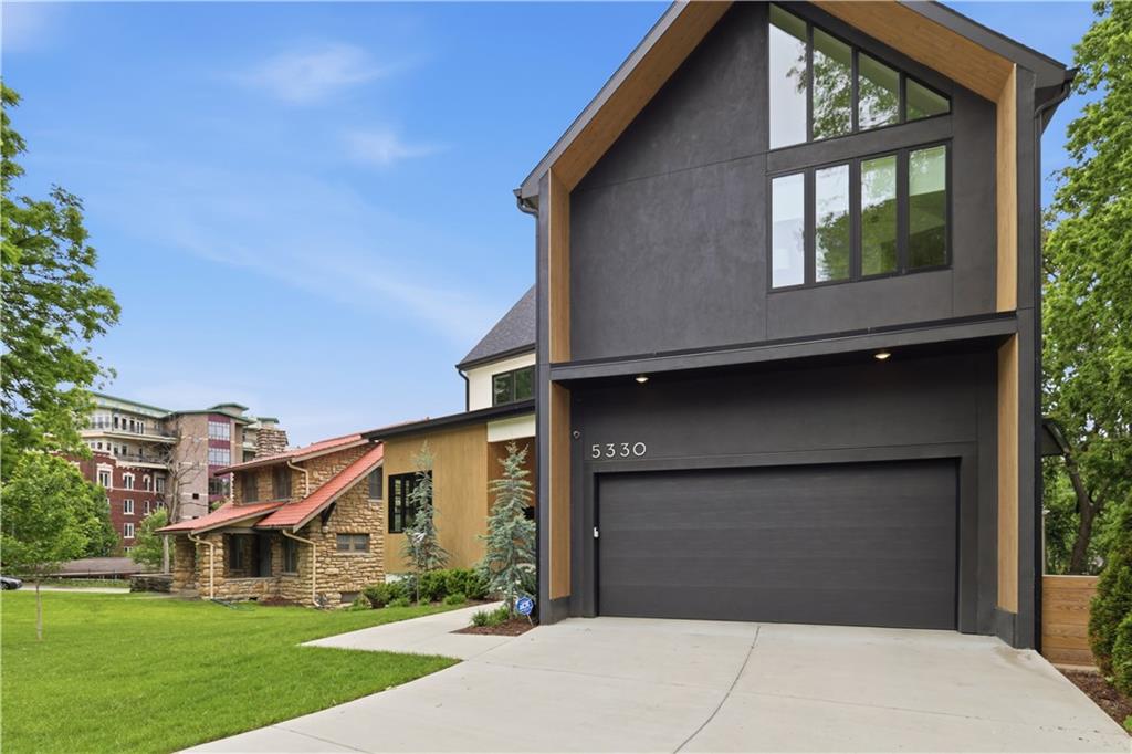 Photo 4 of 5330 Oak Street