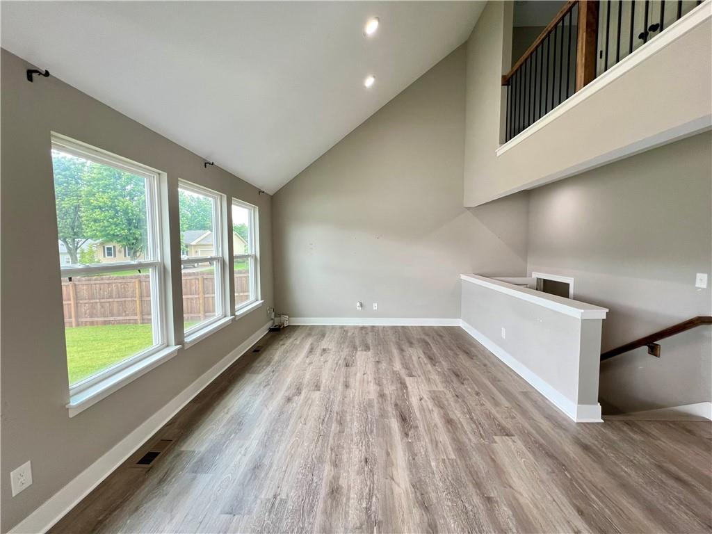 Photo 4 of 500 W Lawrence Avenue