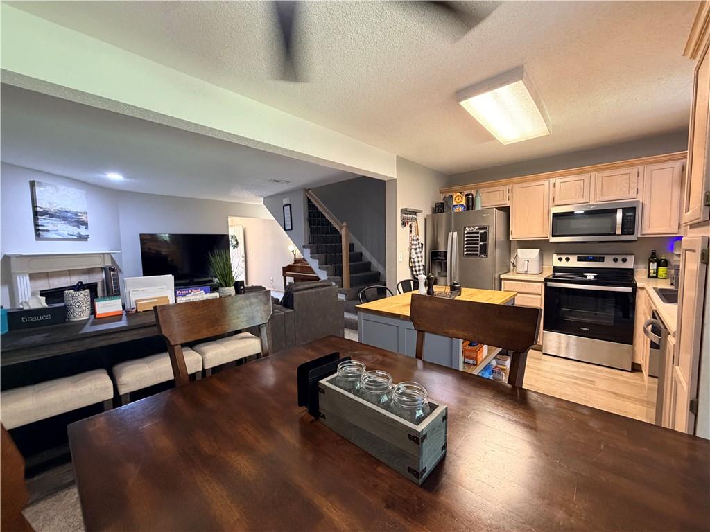 Photo 4 of 712C SE London Way