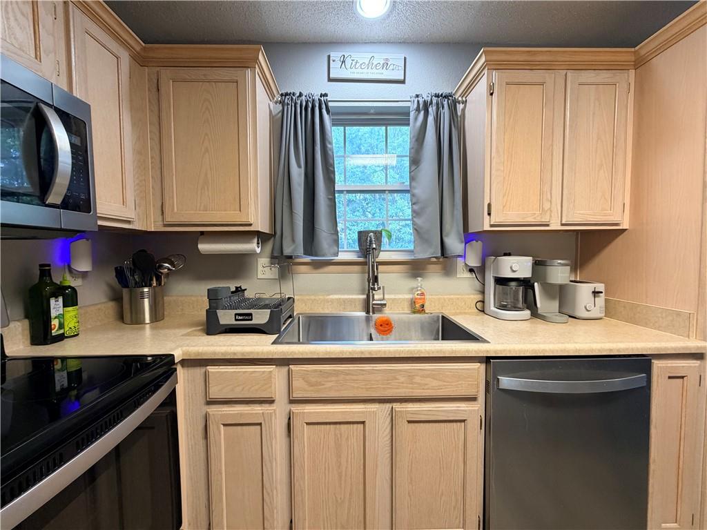 Photo 5 of 712C SE London Way