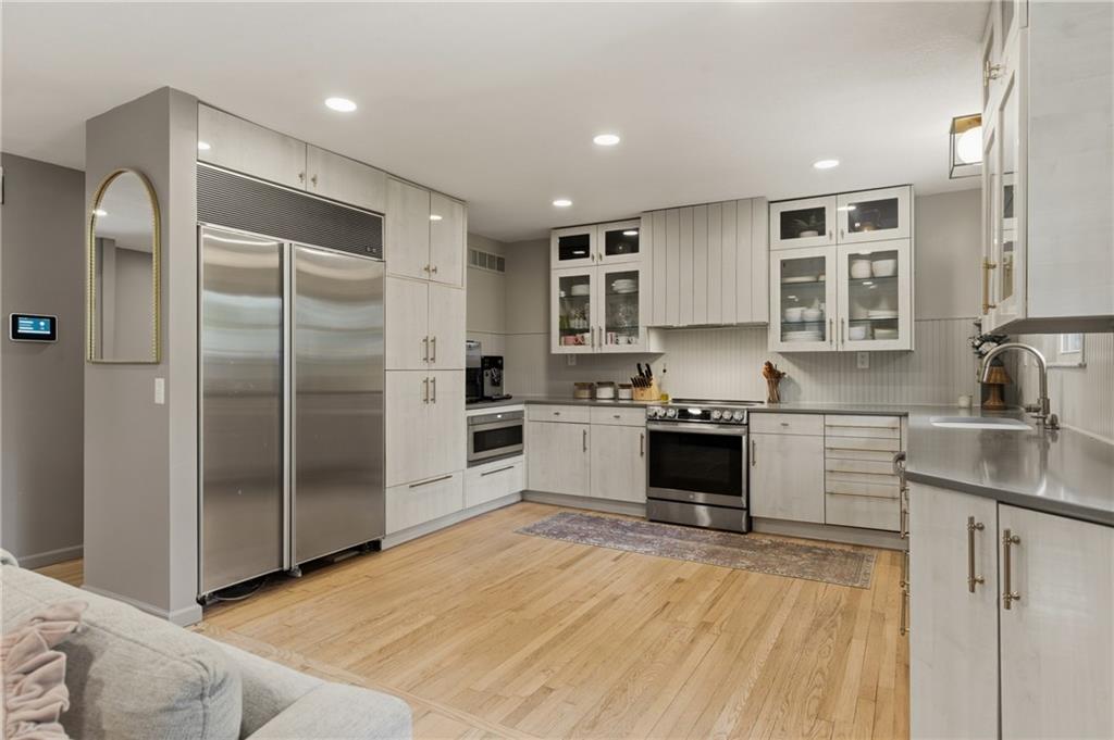 Photo 6 of 927 W 20th Terrace