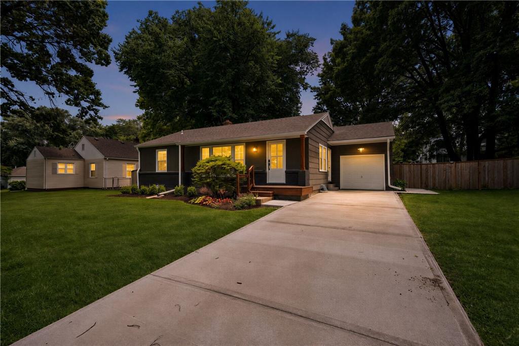 Photo 2 of 4607 W 59th Street