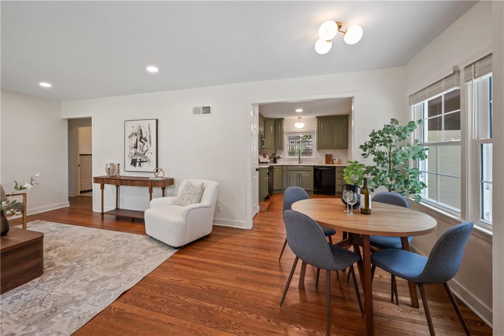 Photo 4 of 4607 W 59th Street