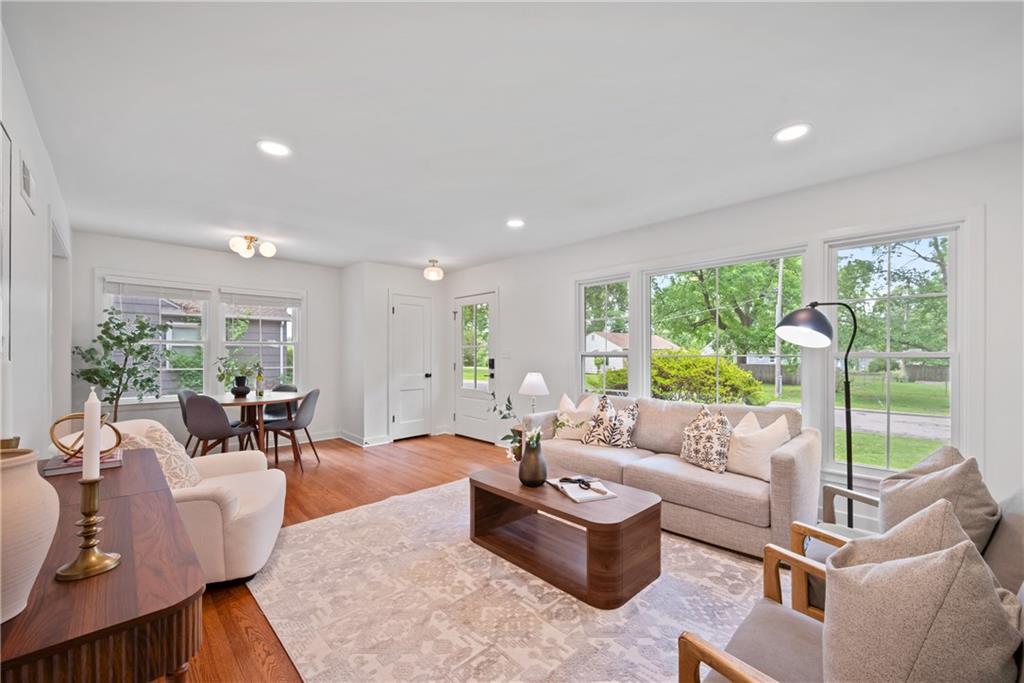 Photo 6 of 4607 W 59th Street