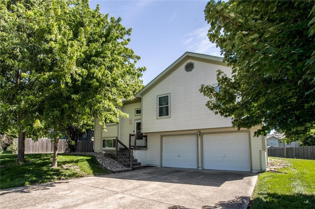 Photo 2 of 305 Pinetree Drive