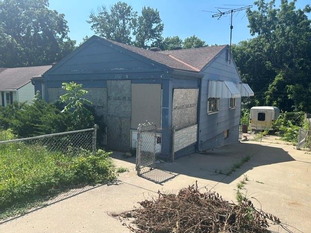 Photo 2 of 3705 Freeman Avenue
