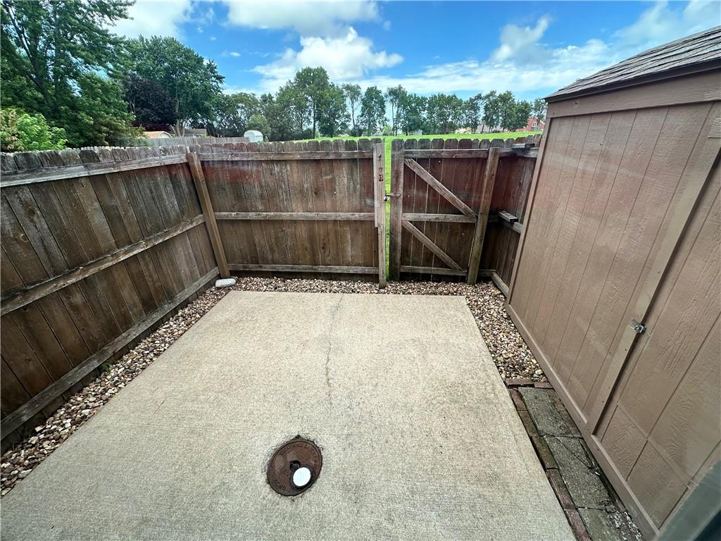 Photo 2 of 725 SW Liggett Road #A